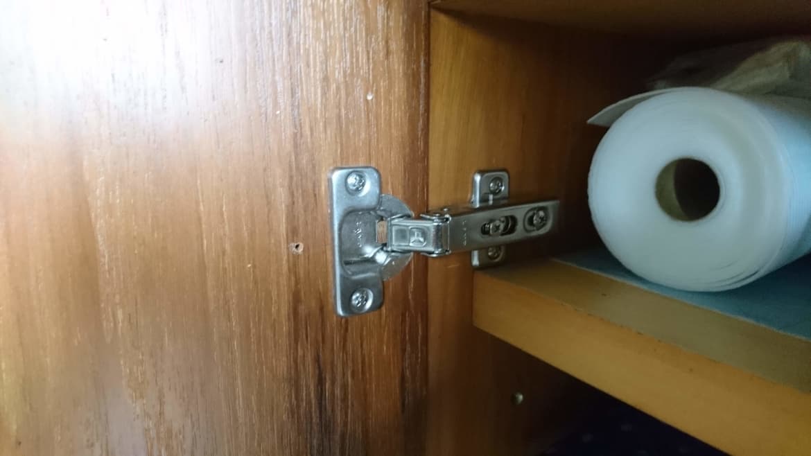 蝶番の調整・交換なら津島市の建具修理の窓口津島市